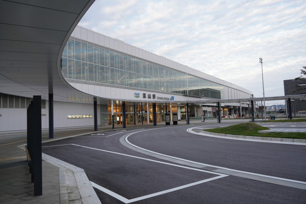 富山駅北口バスターミナル