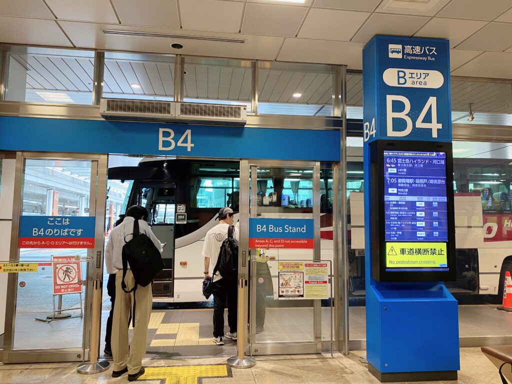 新宿バスタのB4乗り場