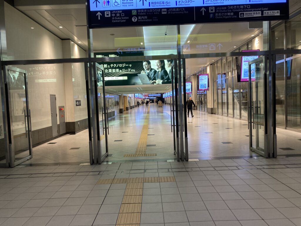 JR大阪駅道中