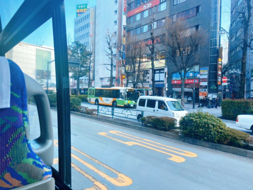 下仁田行きのバス出発