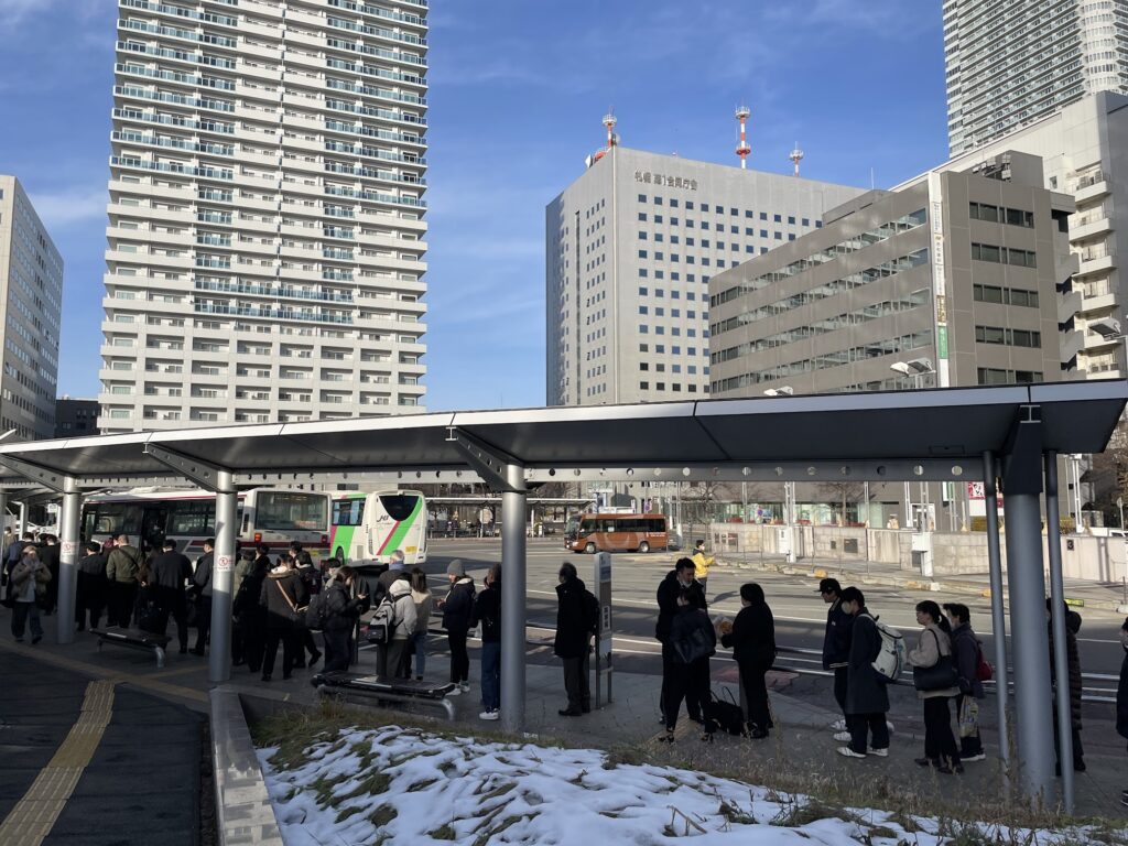 札幌駅前　バス待ち