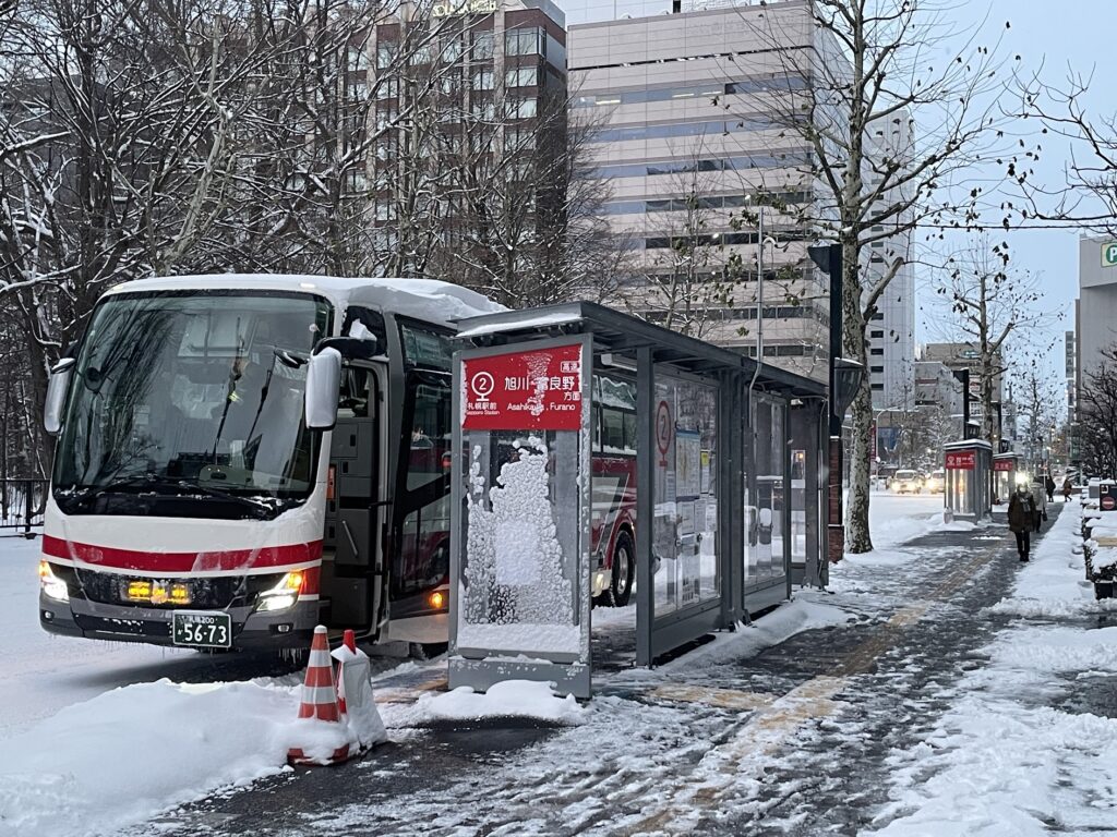 札幌バス待ち　朝