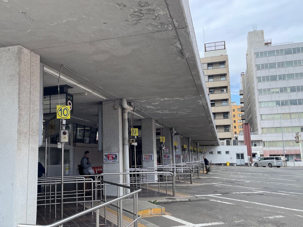 中央バスBT　長いホーム