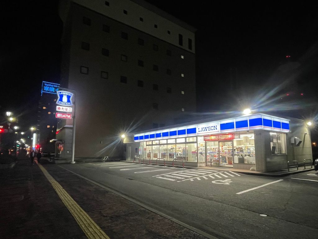 釧路駅前　夜のローソン