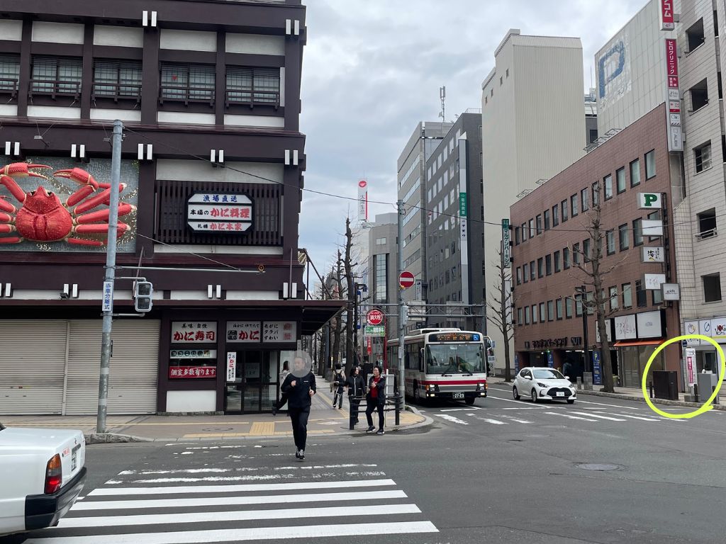 さっぽろ地下鉄　13番から33番バス停 (1)