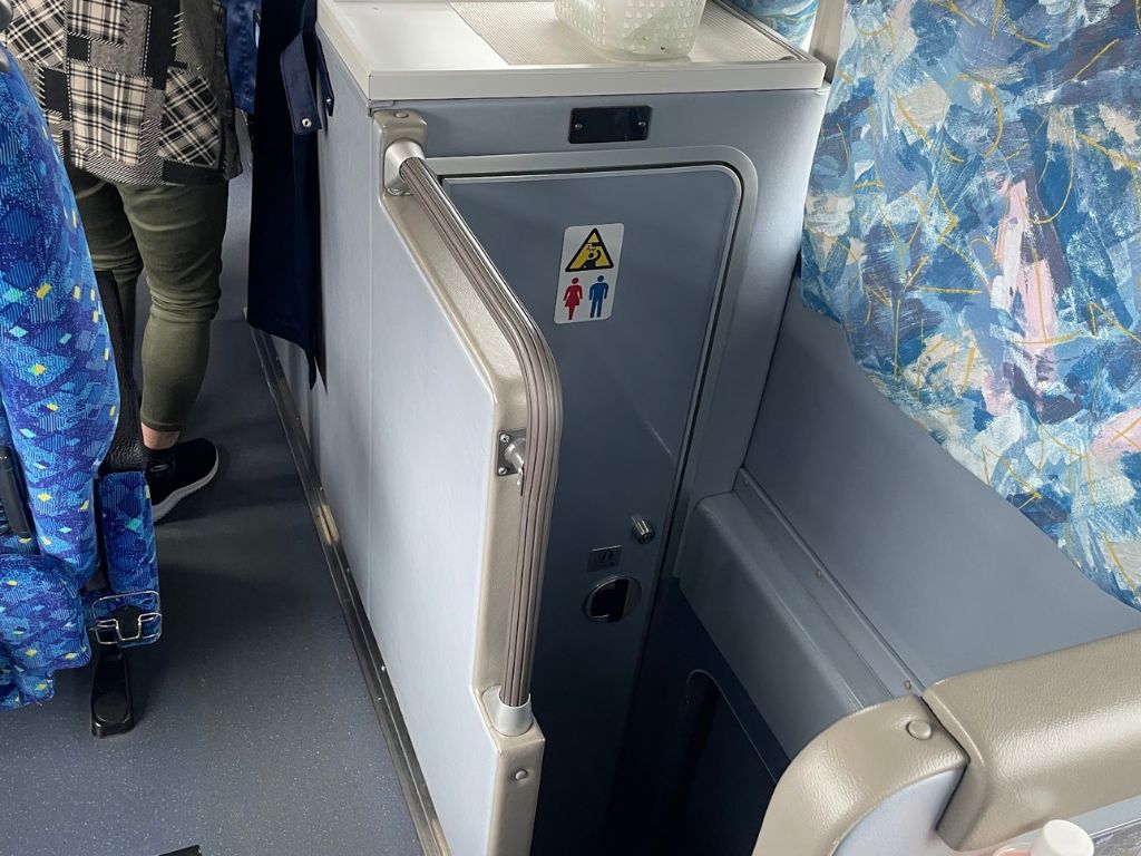 網走バス　車内トイレ入り口