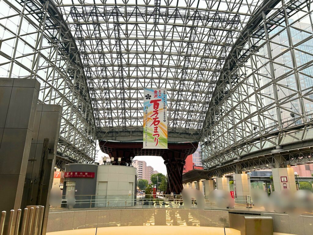 東口
