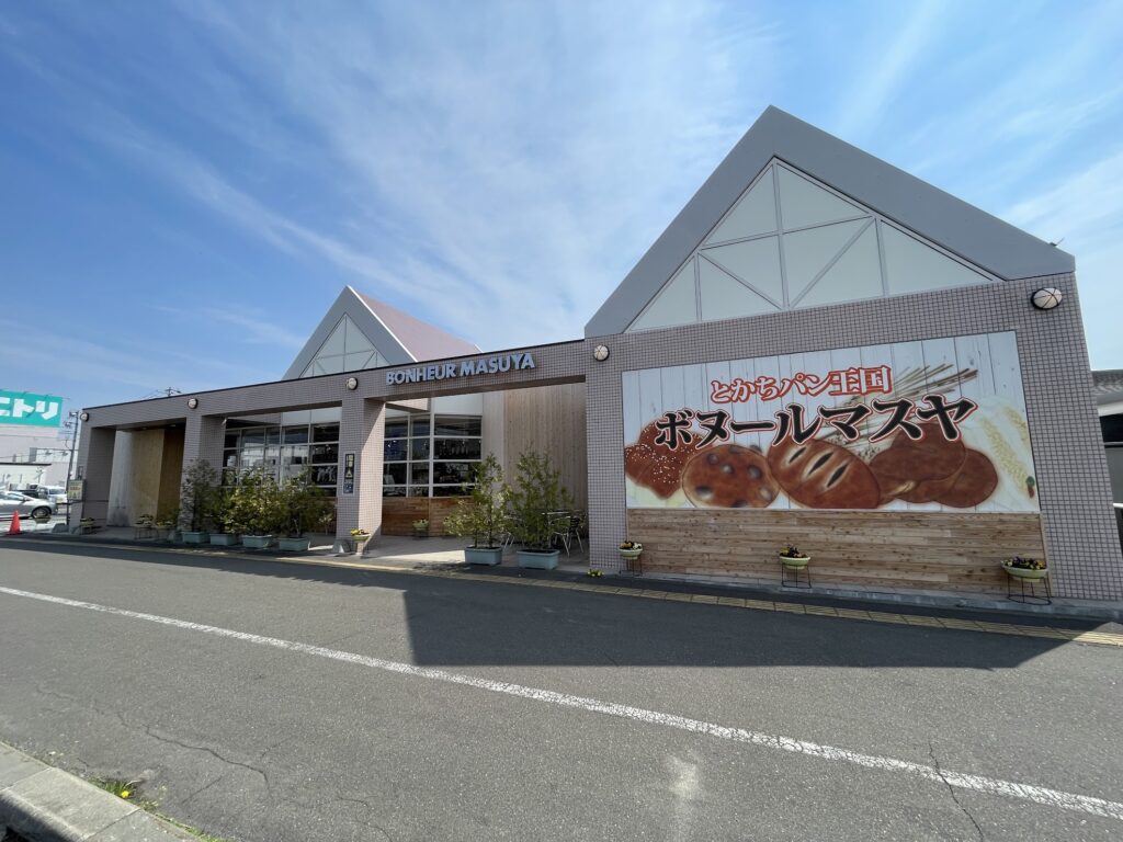 ボヌールますや外観