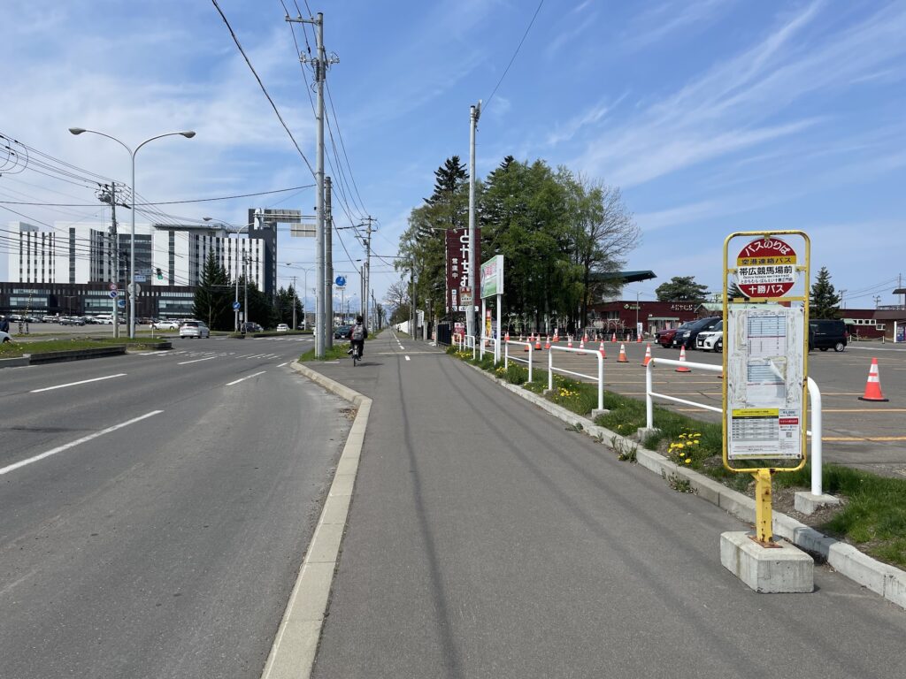 帯広競馬場前おりば、市内ゆきバス乗り場