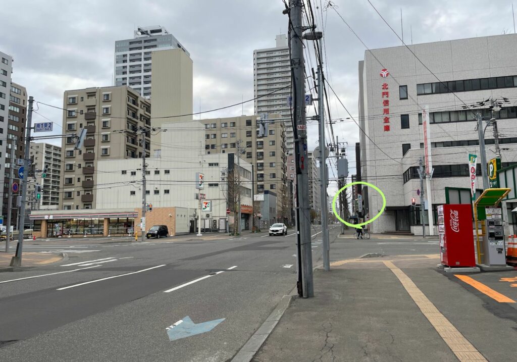 ホテルハシモト前のセブン