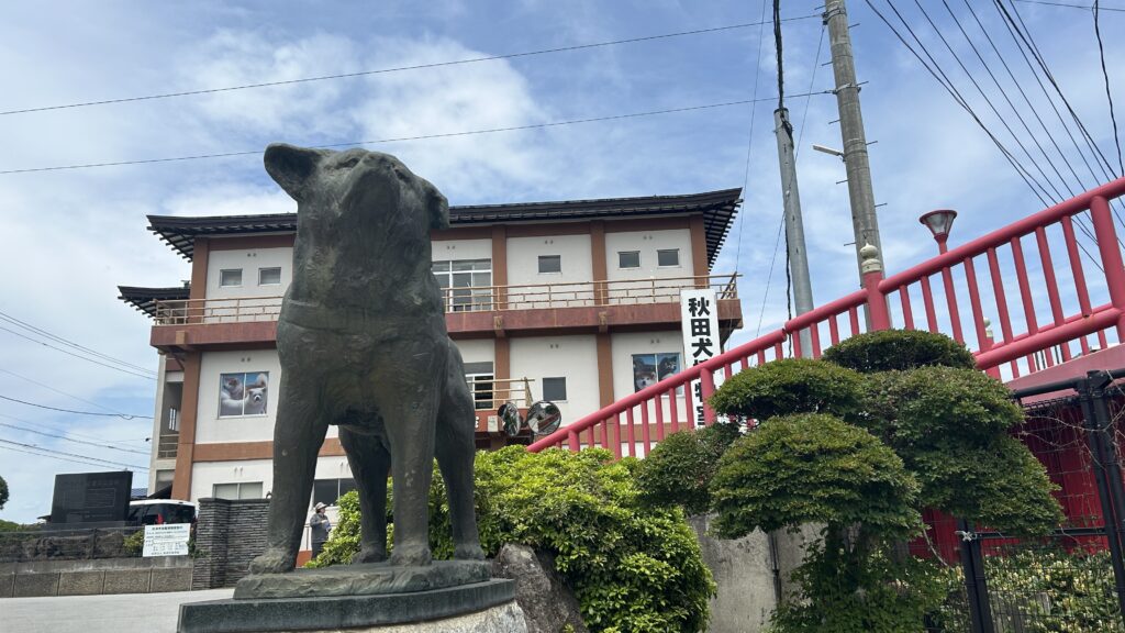秋田犬像