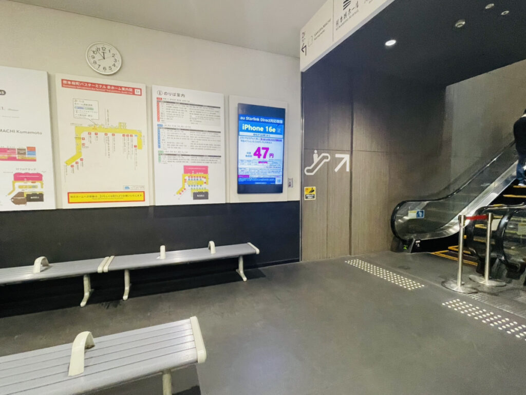 桜町バスターミナル　待合スペース