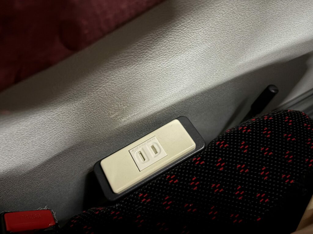 ユタカライナー105便の電源