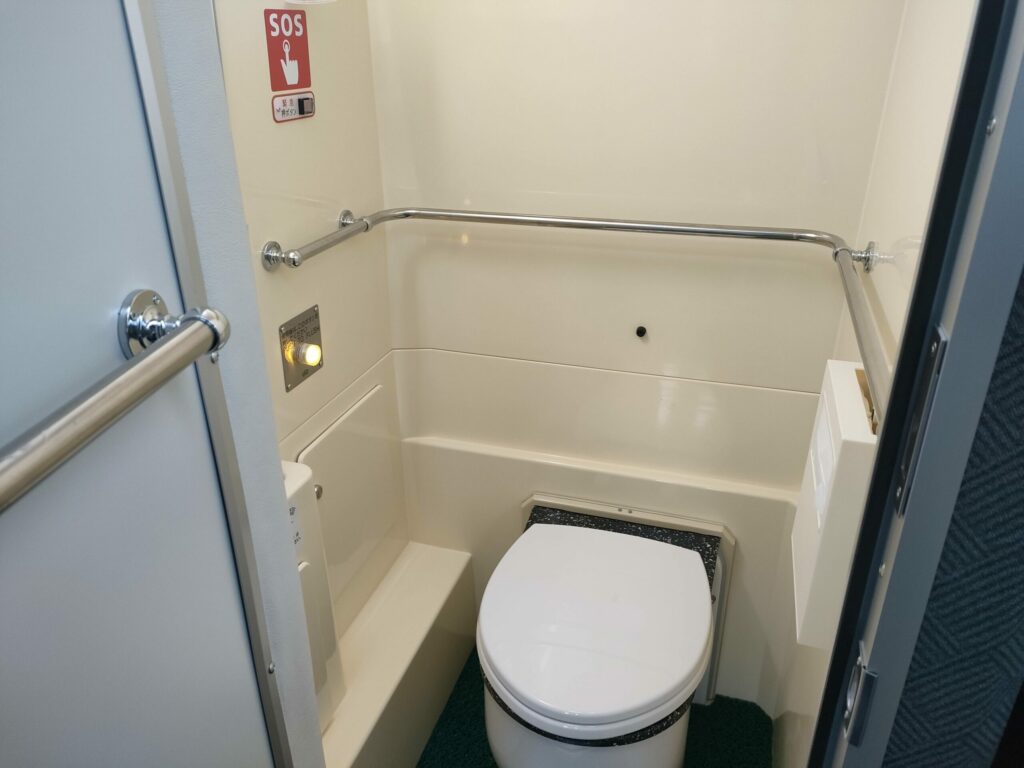 四国高速バストイレ1