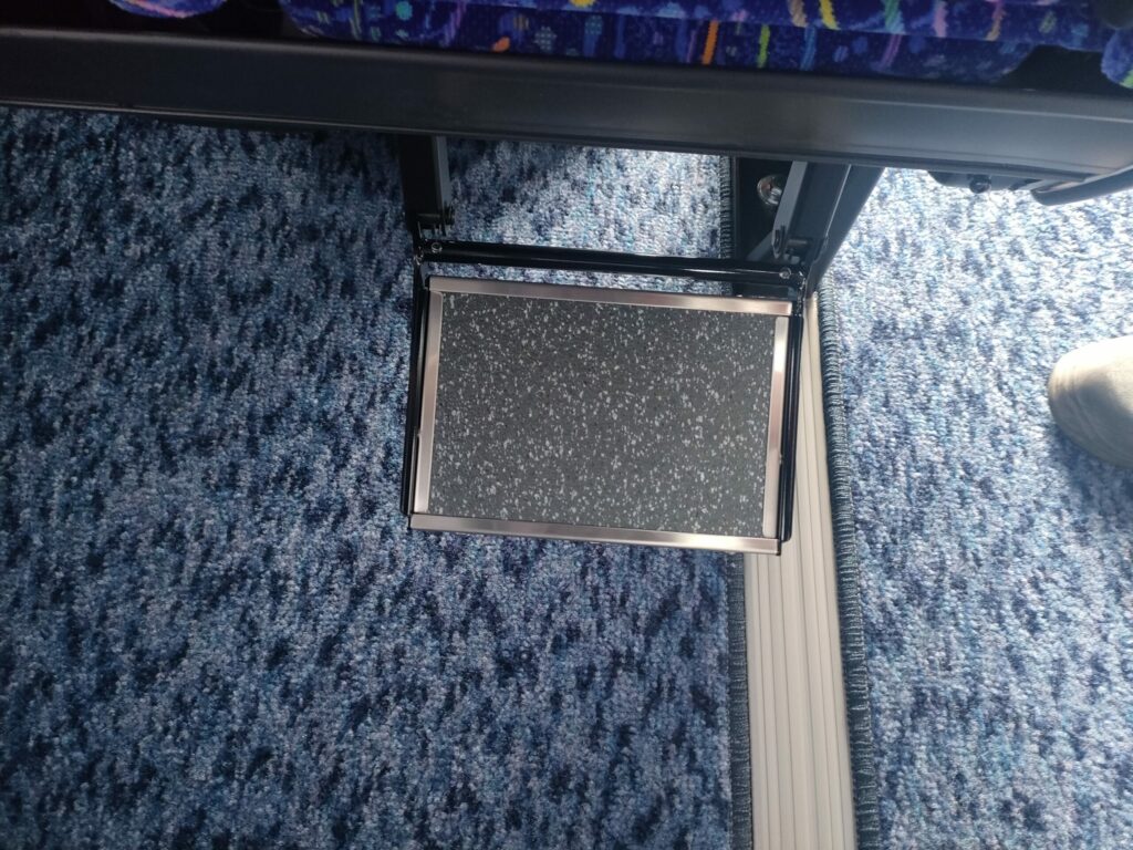 四国高速バスフットレスト