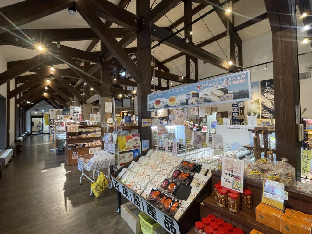 道の駅うとろウトロ内部