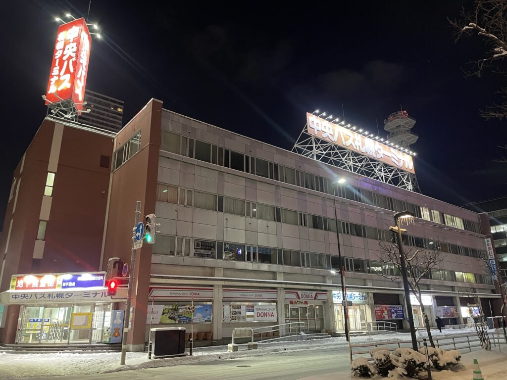 中央バス札幌ターミナル　冬　夜
