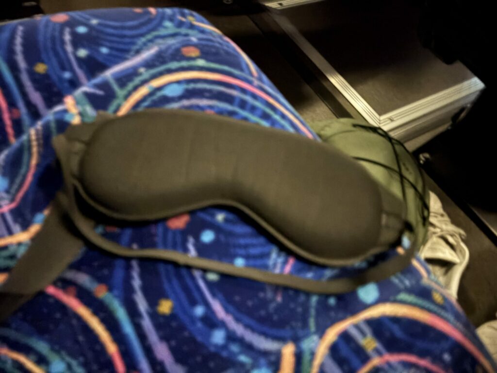 フライングスニーカー乗車に持っていったアイマスク