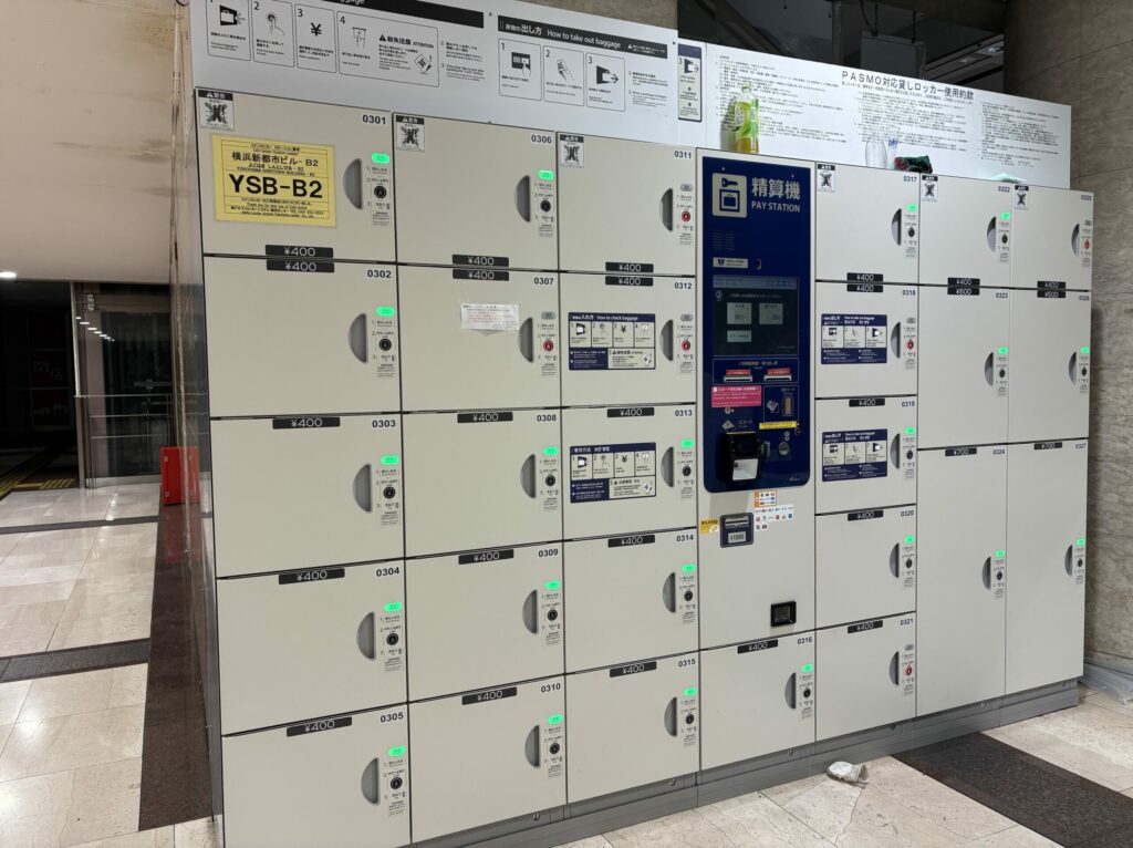 そごうへの連絡通路付近のコインロッカー