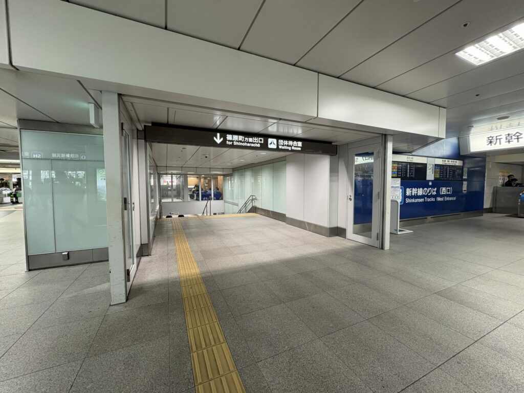 キュービックプラザ新横浜1階ロッカーへのアクセス