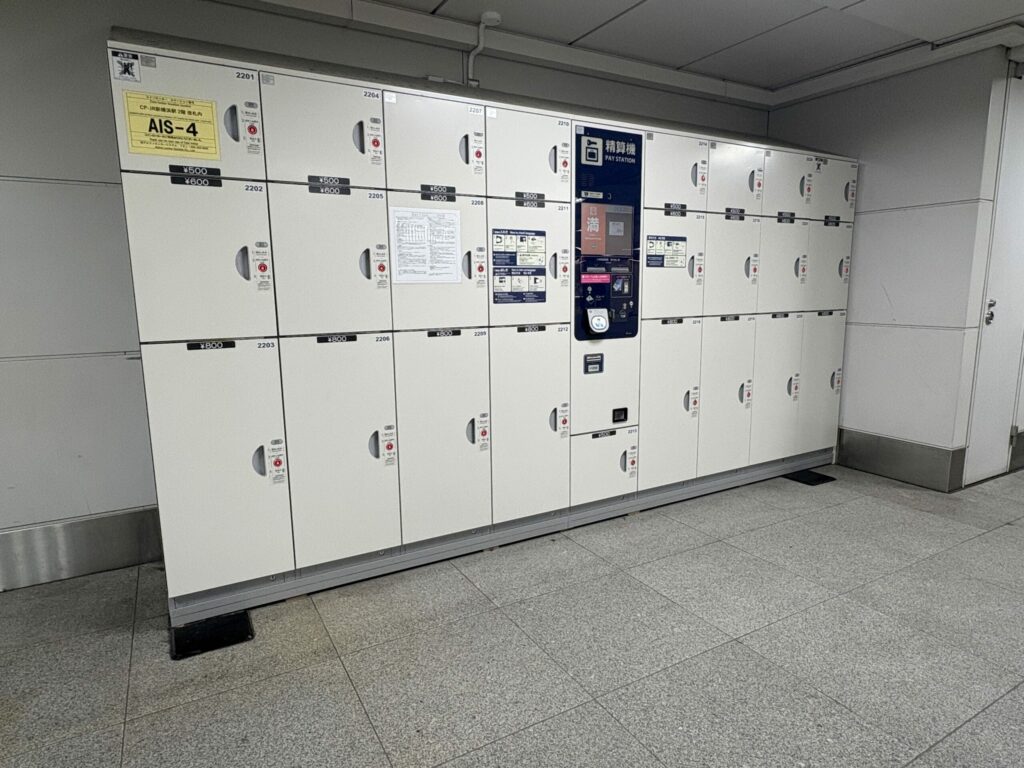 新横浜駅の改札内ロッカー
