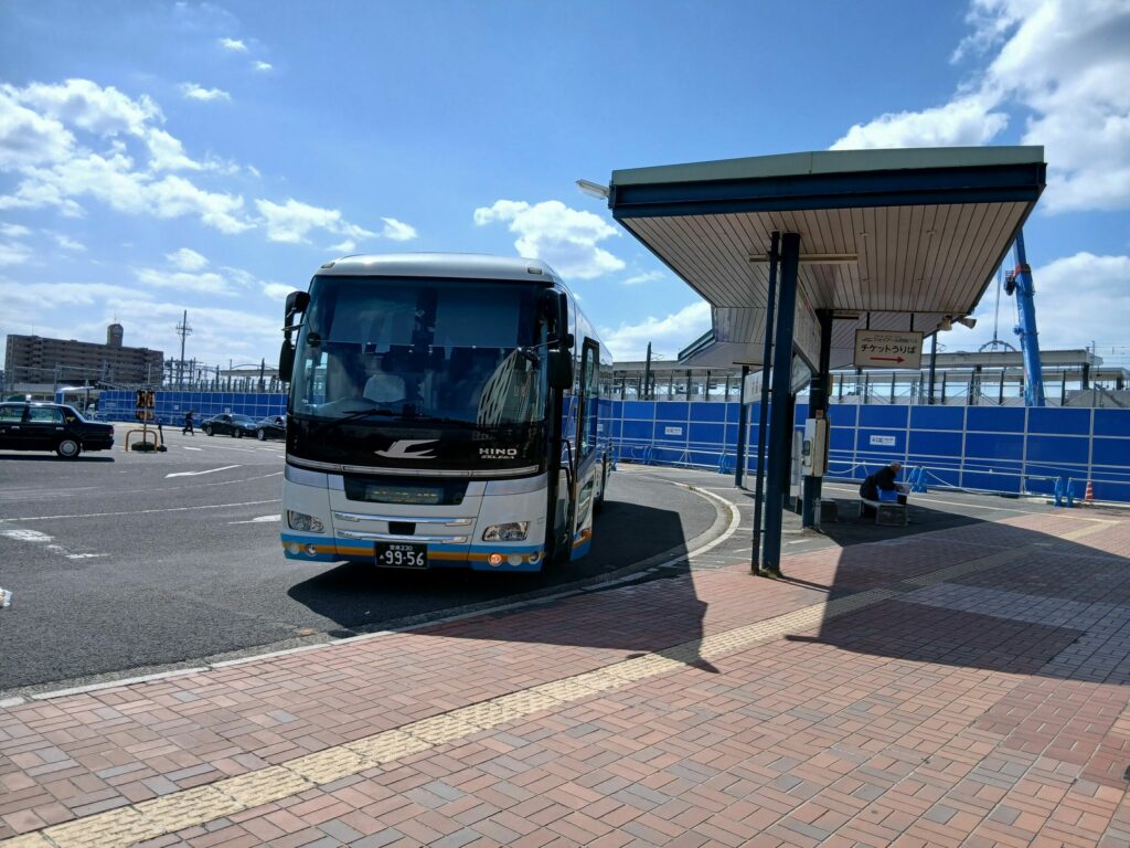 松山駅バスターミナル