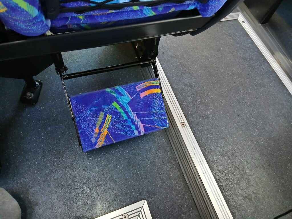 ホエールエクスプレス座席