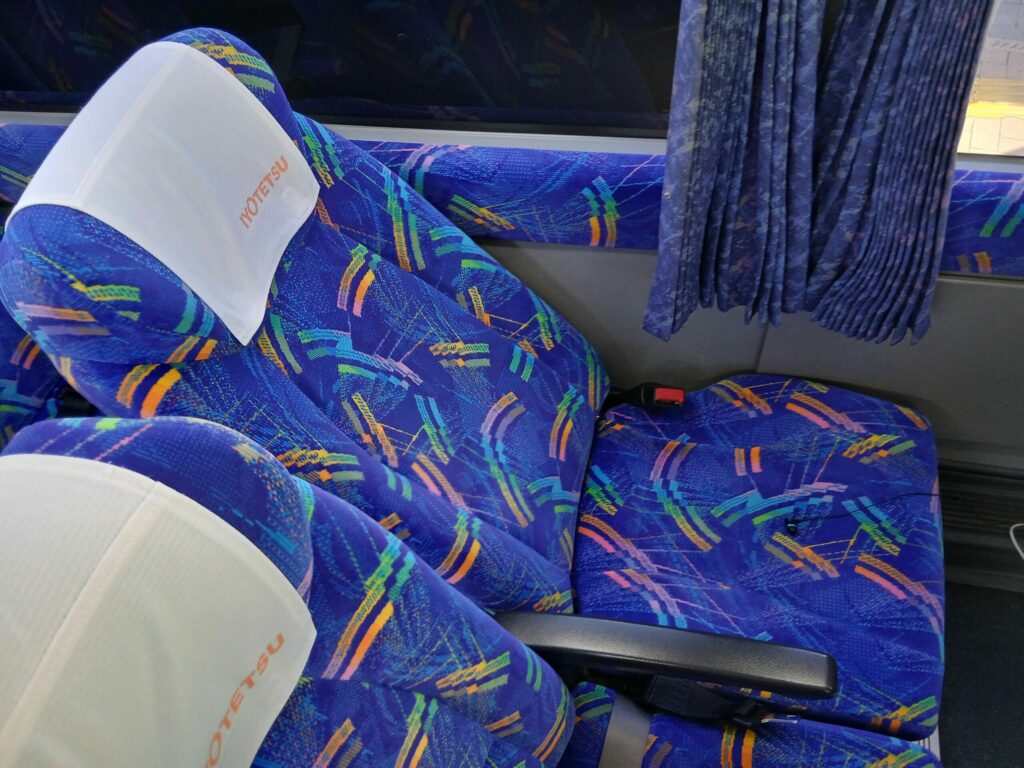 ホエールエクスプレス座席