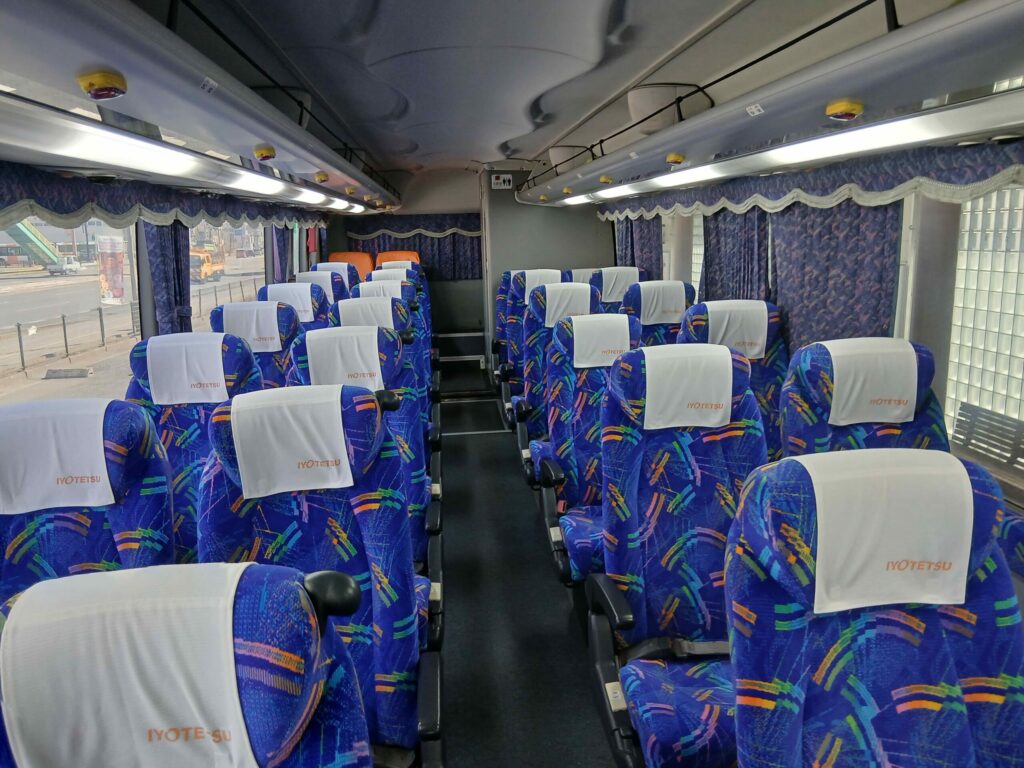 ホエールエクスプレス座席