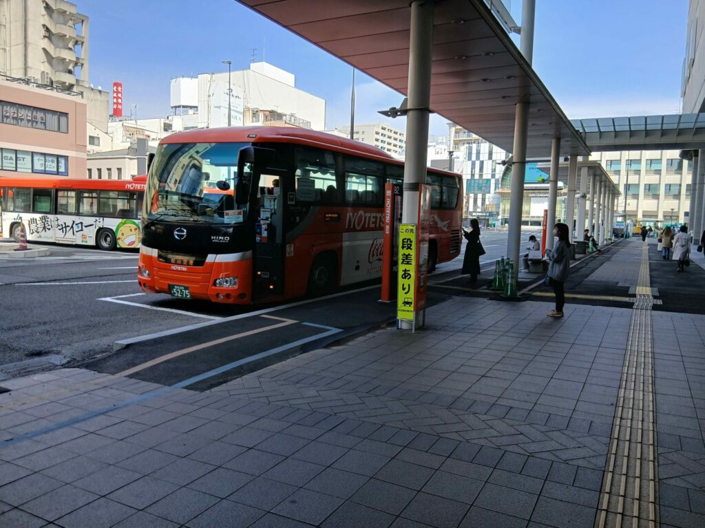 松山市駅バスターミナル