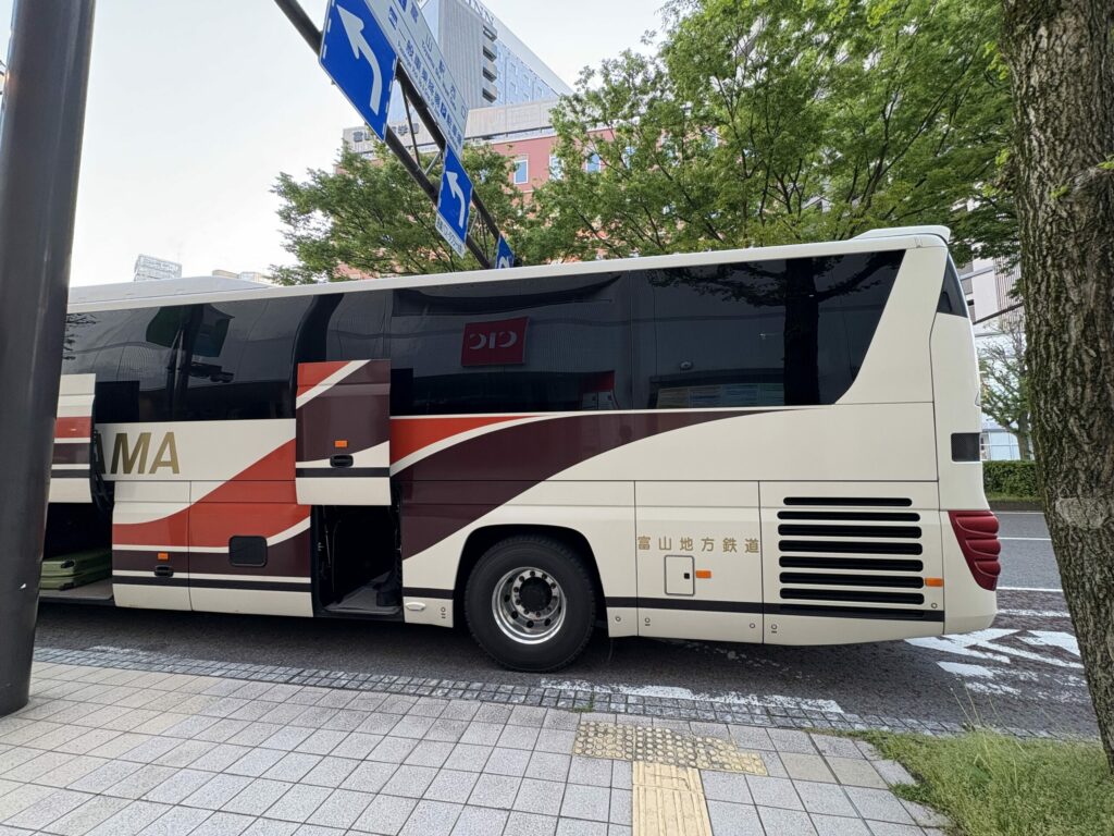 富山地方鉄道/阪急観光バスのトランクスペース