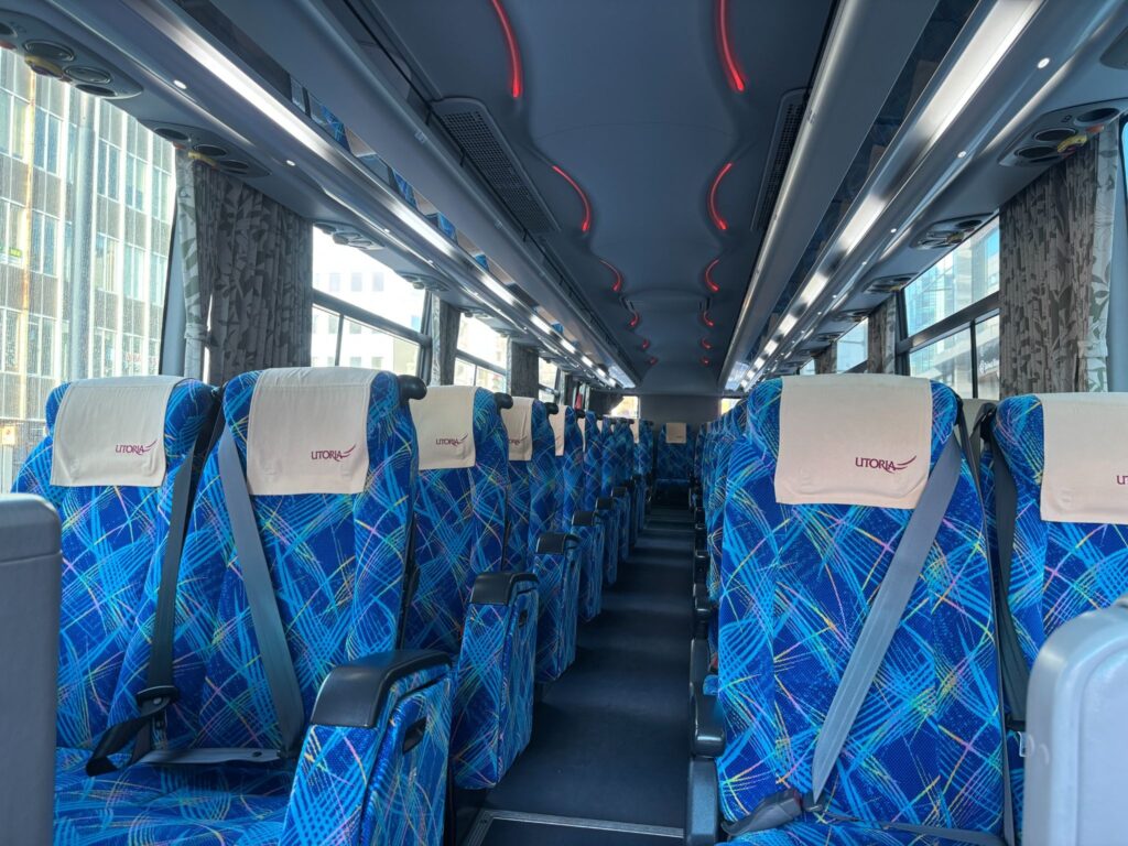 車内の４列シートの様子