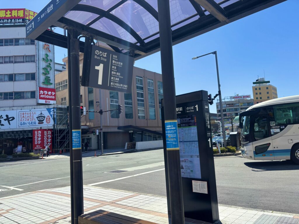 山形駅前1番のりばの様子