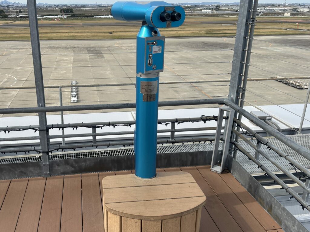 展望デッキの望遠鏡の様子