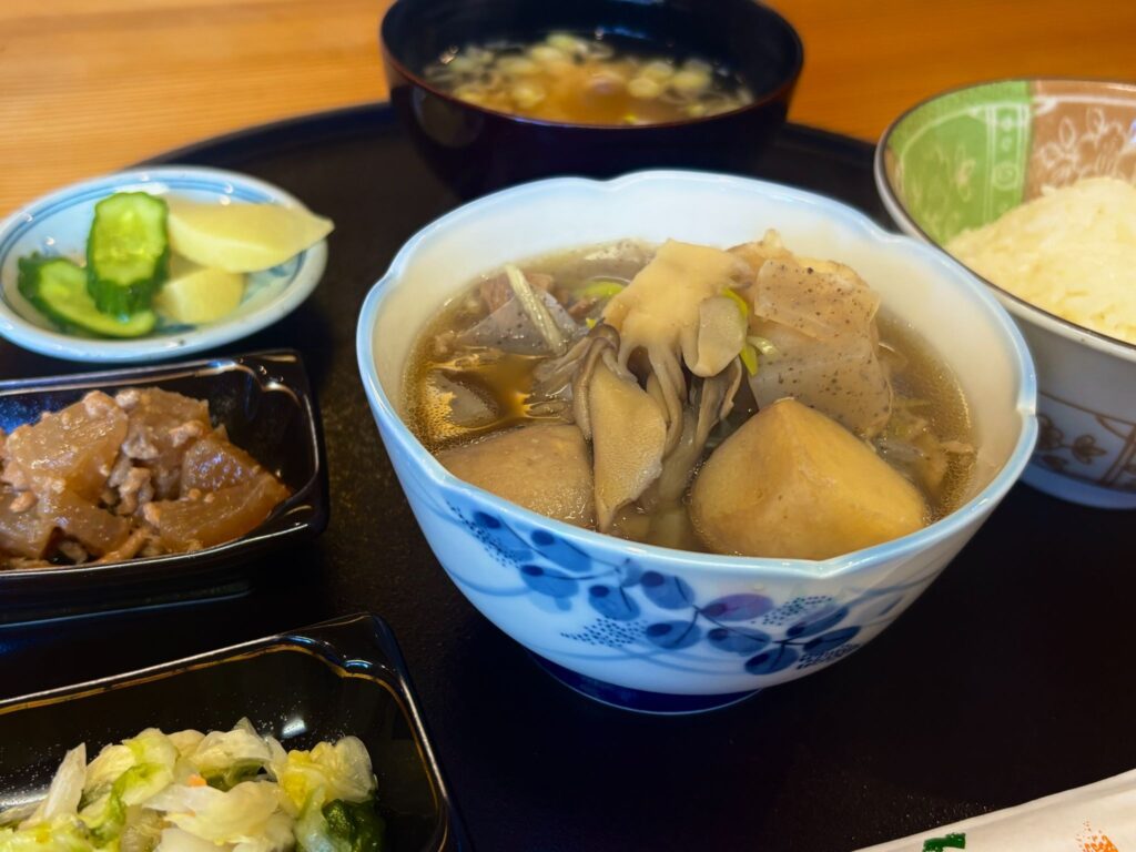 山形の郷土料理、具沢山で美味しい芋煮