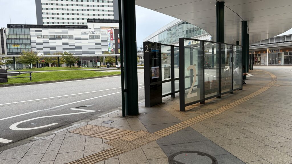 富山駅バスターミナル2番のりば