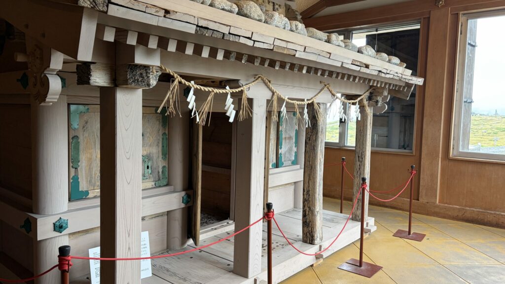 雄山神社峰本社旧社殿 展示室