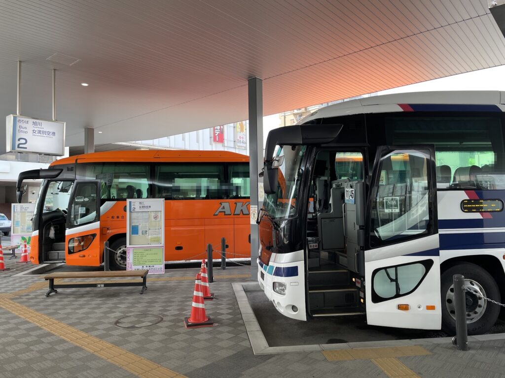 北見で行き交う旭川・釧路間の高速バス「サンライズ号」