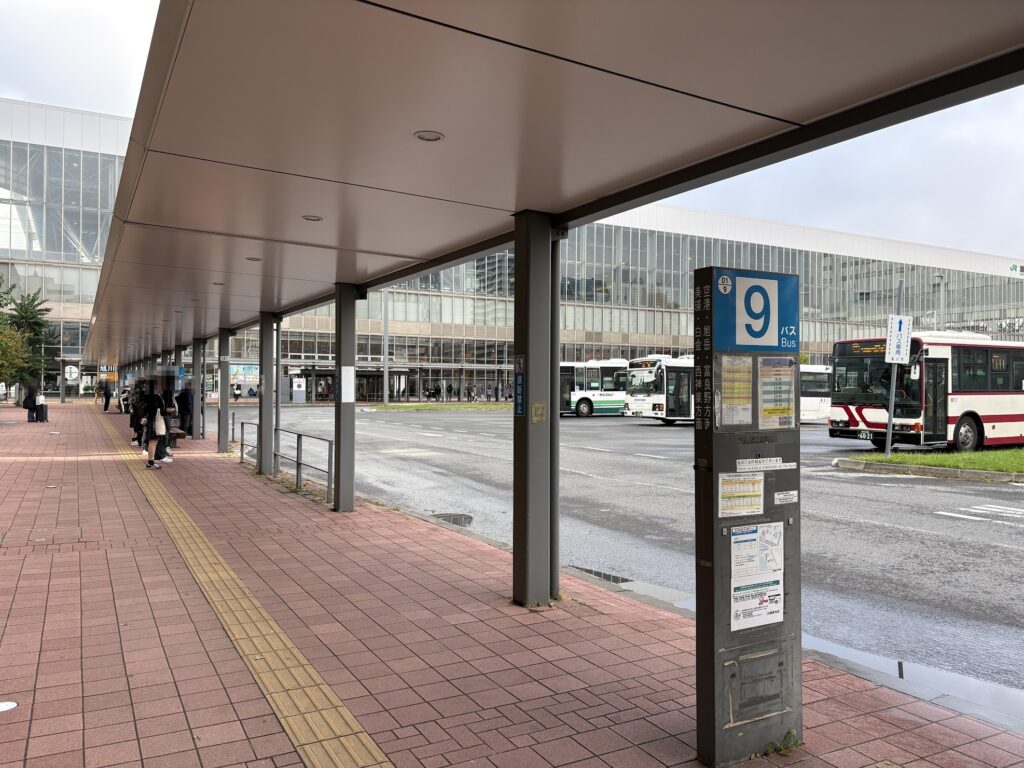 旭川駅前バスタッチの9番のりば（旭川空港連絡バスなど）