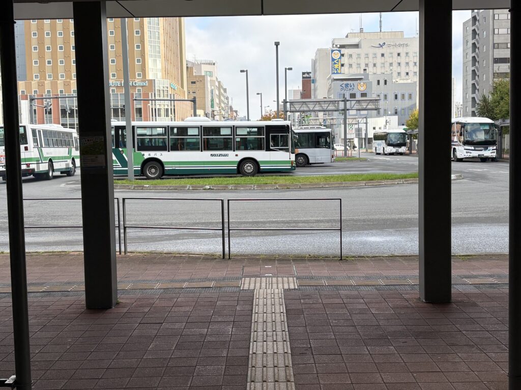旭川駅前バスタッチに停車する路線バス