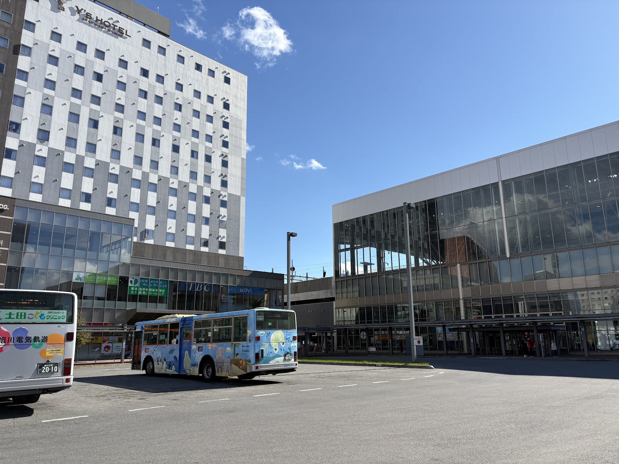 JR旭川駅と旭川駅前バスターミナル