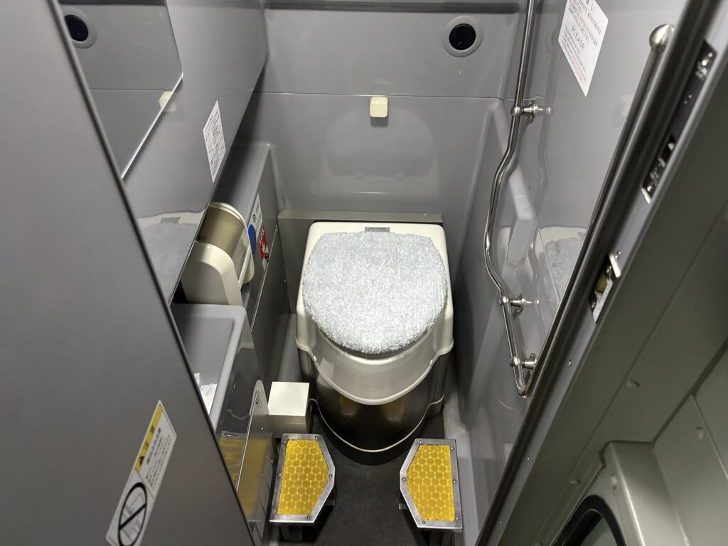 ノースライナーの車内化粧室